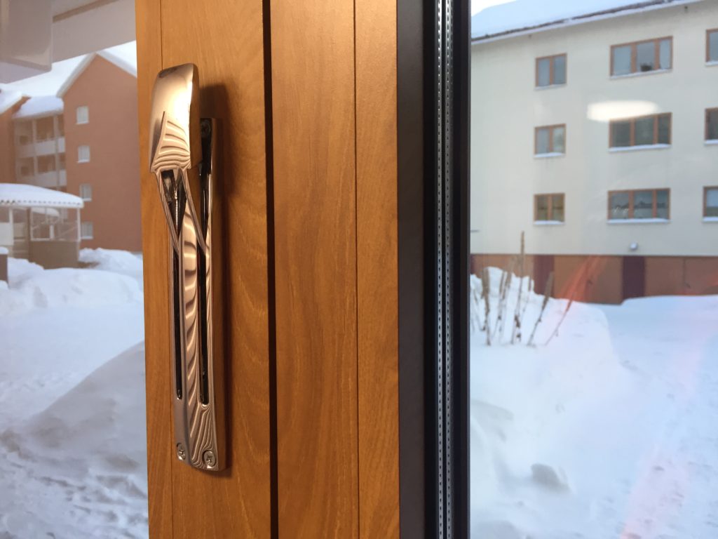 Puujäljitelmä pulverimaalaus